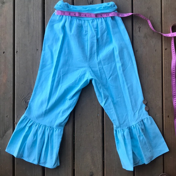 Ruffle Hem Capris - Picture 2 of 2